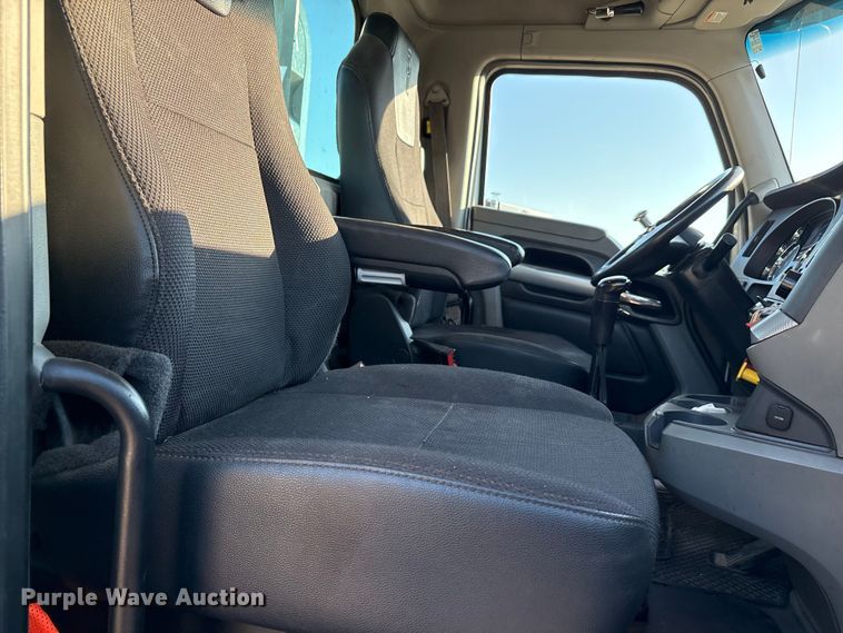 image for item EA7552 2020 Kenworth T880 semi truck