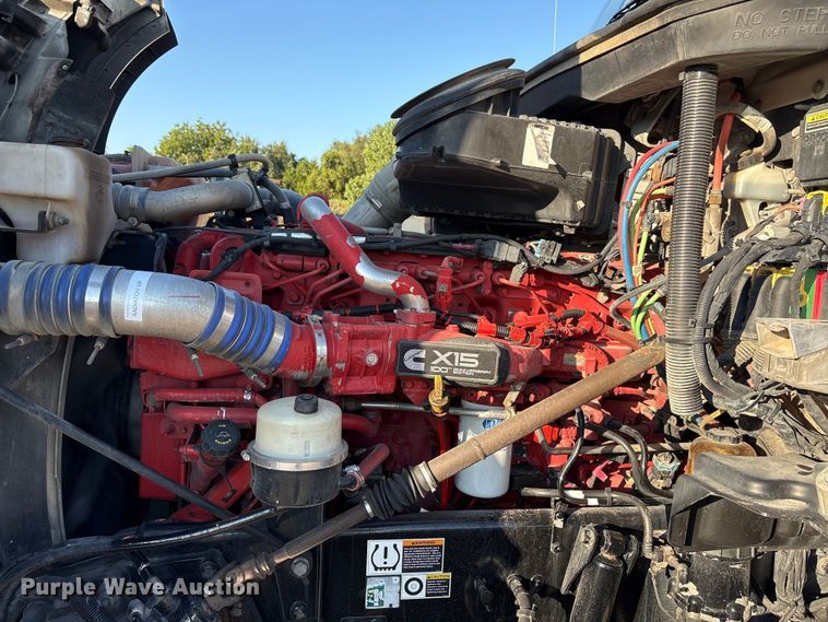 image for item EA7552 2020 Kenworth T880 semi truck