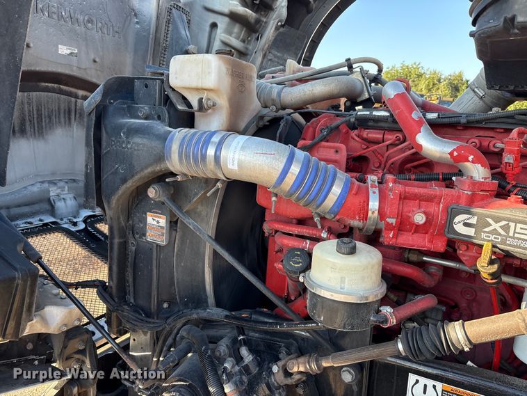 image for item EA7552 2020 Kenworth T880 semi truck