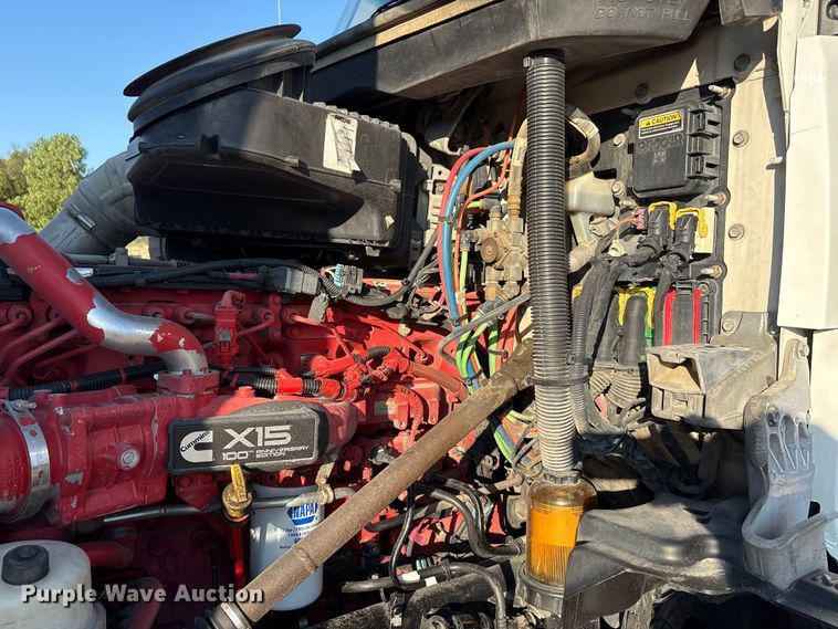 image for item EA7552 2020 Kenworth T880 semi truck