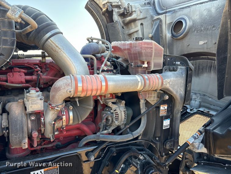 image for item EA7552 2020 Kenworth T880 semi truck