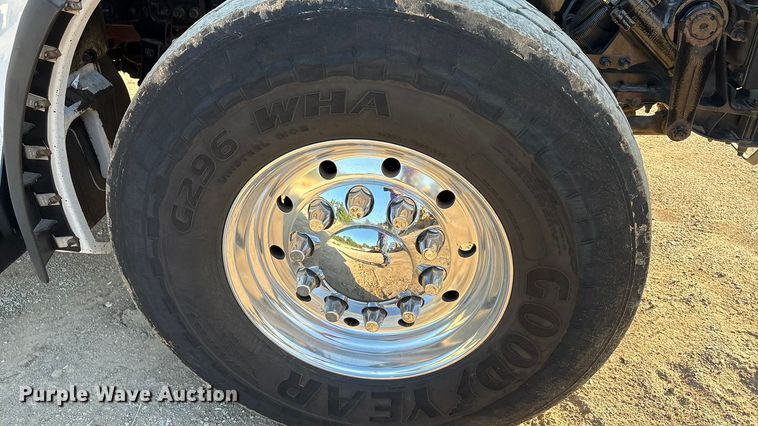 image for item EA7552 2020 Kenworth T880 semi truck