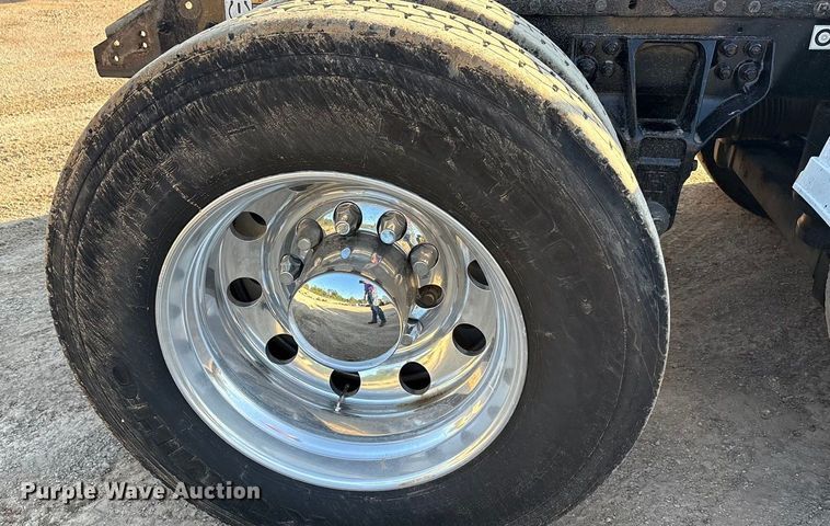 image for item EA7552 2020 Kenworth T880 semi truck