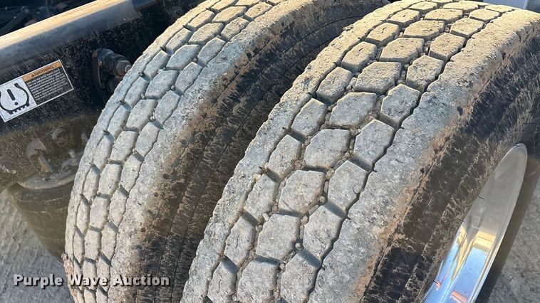 image for item EA7552 2020 Kenworth T880 semi truck