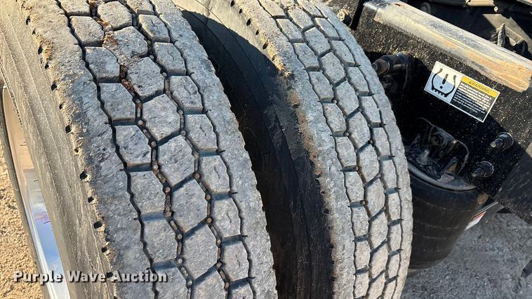 image for item EA7552 2020 Kenworth T880 semi truck