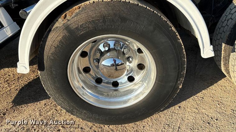 image for item EA7552 2020 Kenworth T880 semi truck