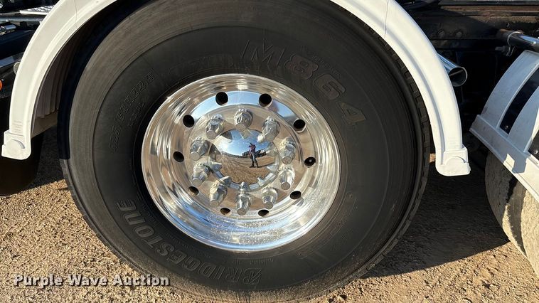 image for item EA7552 2020 Kenworth T880 semi truck