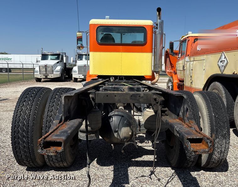 image for item EA7575 2014 Peterbilt 337 truck cab and chassis