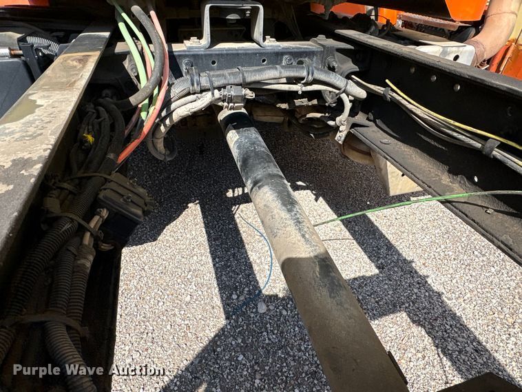 image for item EA7575 2014 Peterbilt 337 truck cab and chassis