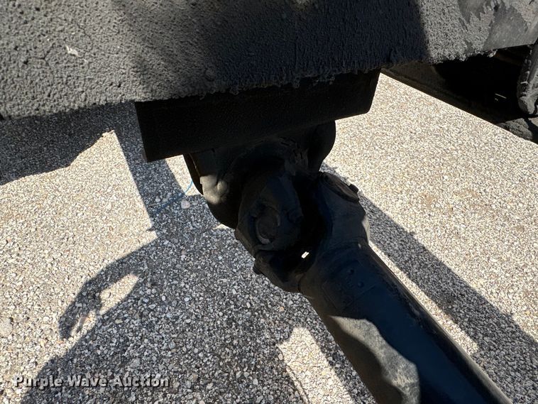 image for item EA7575 2014 Peterbilt 337 truck cab and chassis