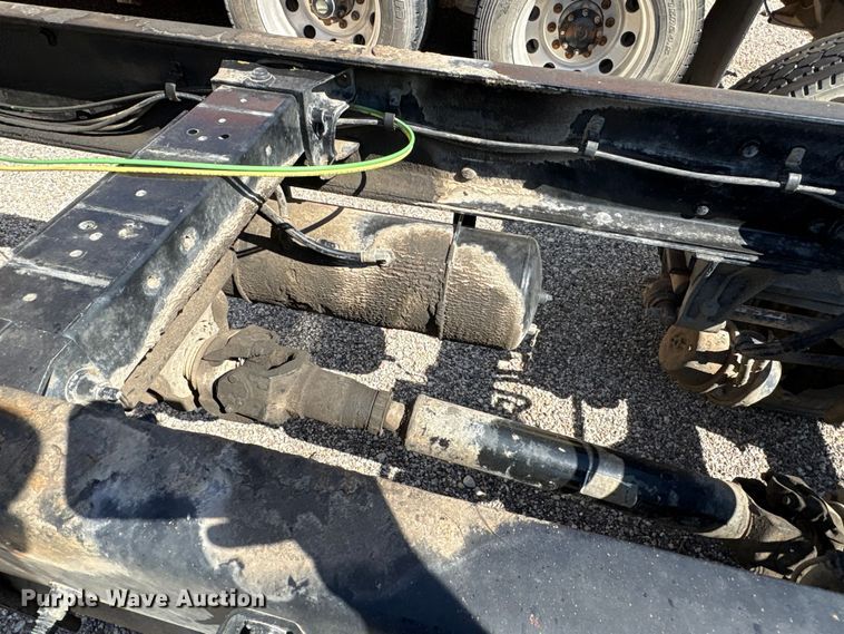 image for item EA7575 2014 Peterbilt 337 truck cab and chassis