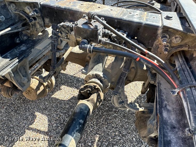 image for item EA7575 2014 Peterbilt 337 truck cab and chassis