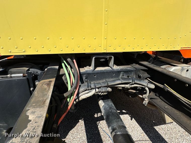 image for item EA7575 2014 Peterbilt 337 truck cab and chassis