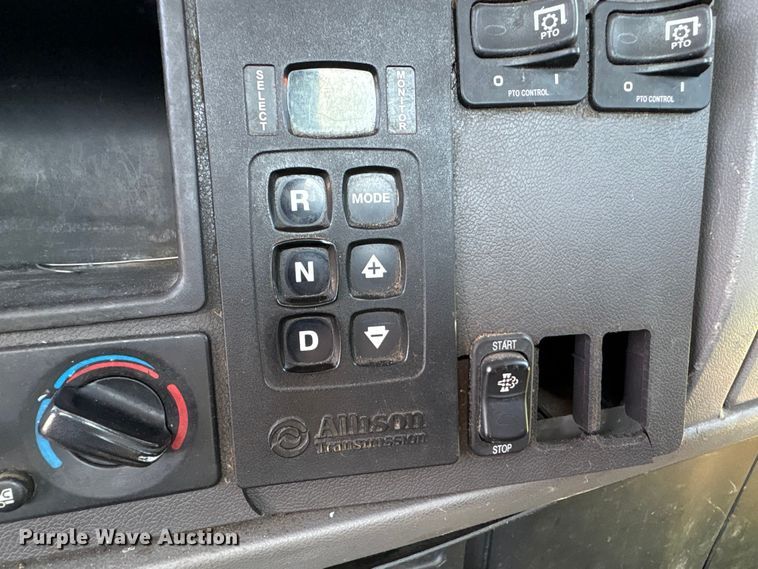 image for item EA7575 2014 Peterbilt 337 truck cab and chassis