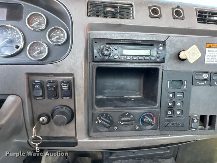 image for item EA7575 2014 Peterbilt 337 truck cab and chassis