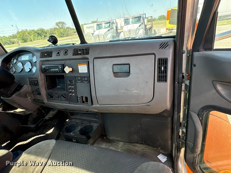 image for item EA7575 2014 Peterbilt 337 truck cab and chassis