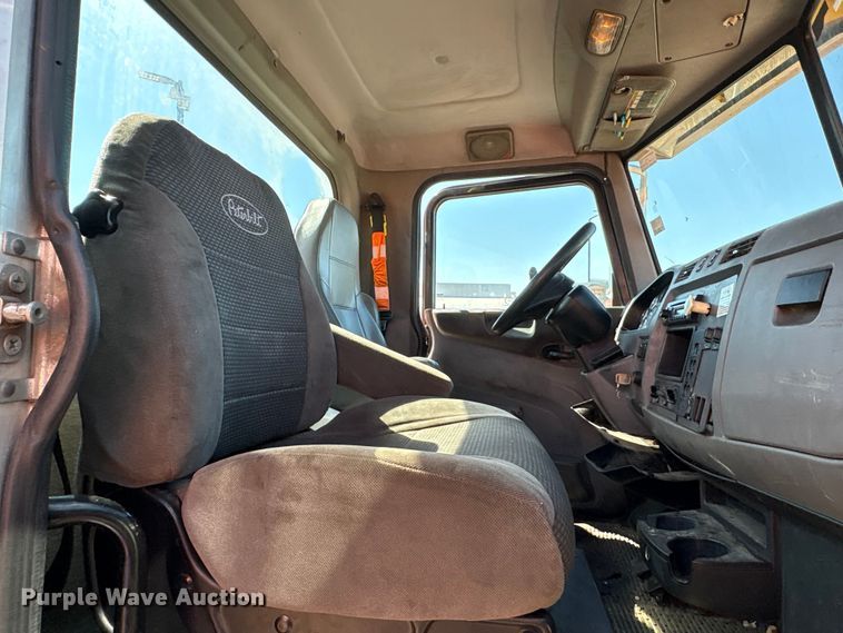 image for item EA7575 2014 Peterbilt 337 truck cab and chassis