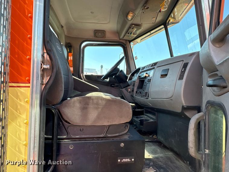 image for item EA7575 2014 Peterbilt 337 truck cab and chassis