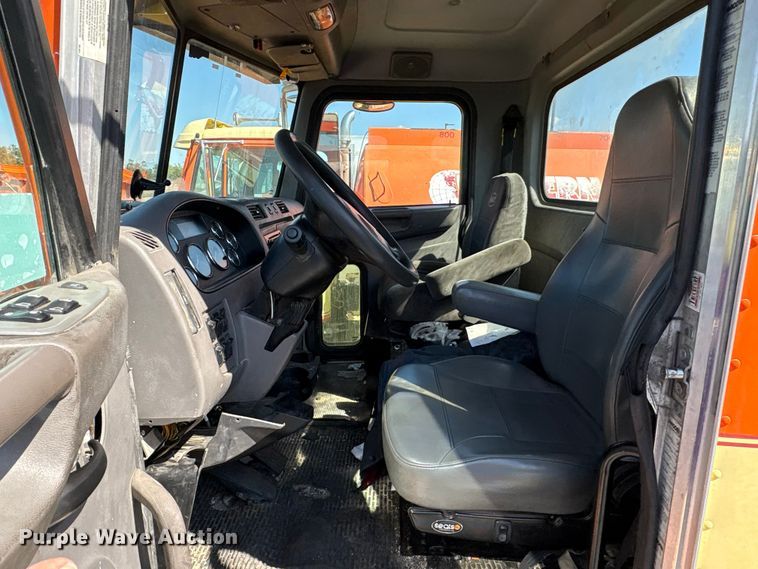 image for item EA7575 2014 Peterbilt 337 truck cab and chassis