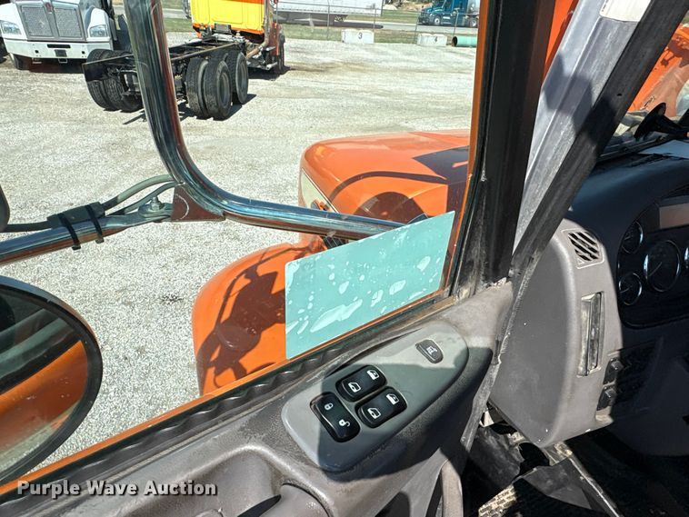 image for item EA7575 2014 Peterbilt 337 truck cab and chassis