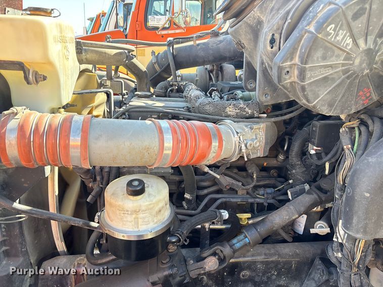 image for item EA7575 2014 Peterbilt 337 truck cab and chassis