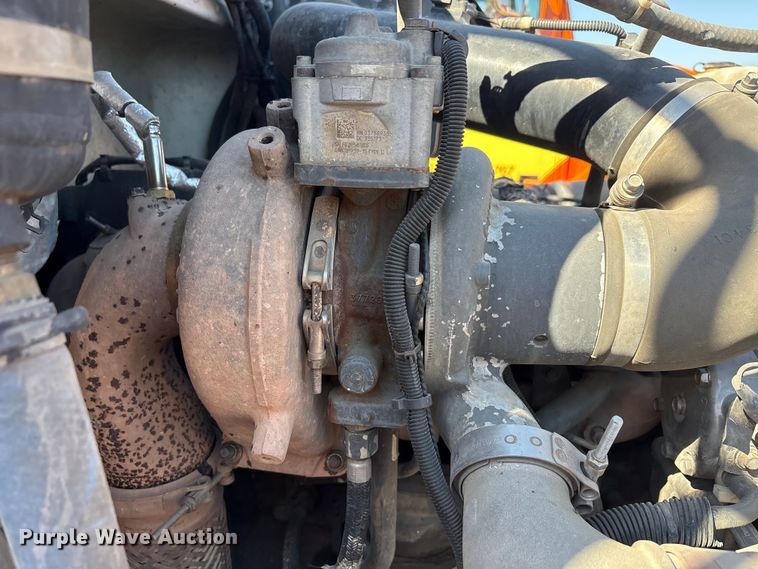 image for item EA7575 2014 Peterbilt 337 truck cab and chassis