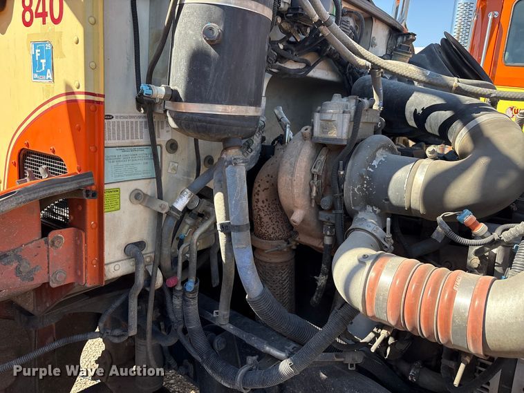 image for item EA7575 2014 Peterbilt 337 truck cab and chassis