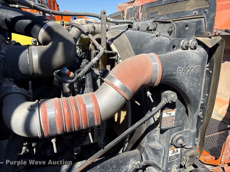 image for item EA7575 2014 Peterbilt 337 truck cab and chassis