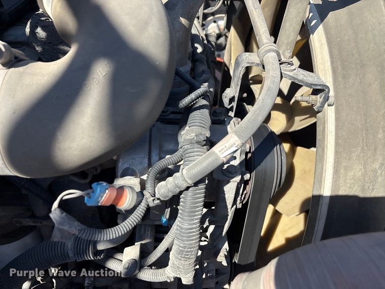 image for item EA7575 2014 Peterbilt 337 truck cab and chassis