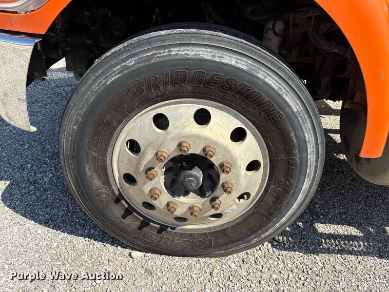 image for item EA7575 2014 Peterbilt 337 truck cab and chassis