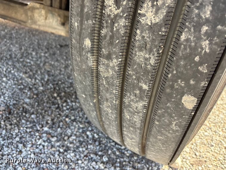 image for item EA7575 2014 Peterbilt 337 truck cab and chassis