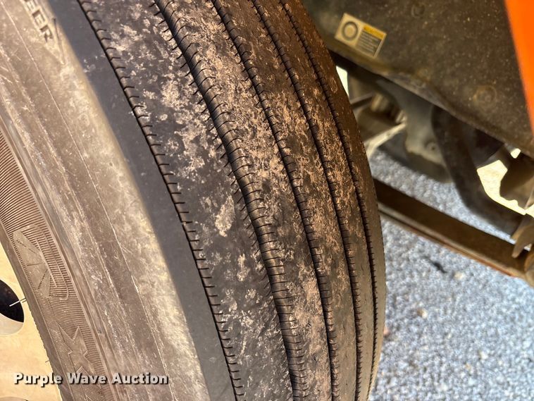 image for item EA7575 2014 Peterbilt 337 truck cab and chassis