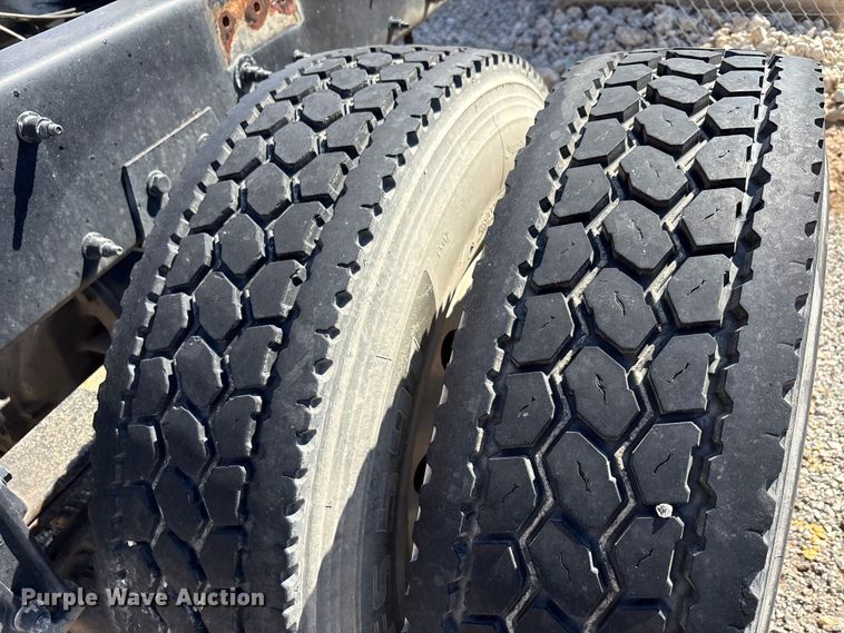 image for item EA7575 2014 Peterbilt 337 truck cab and chassis