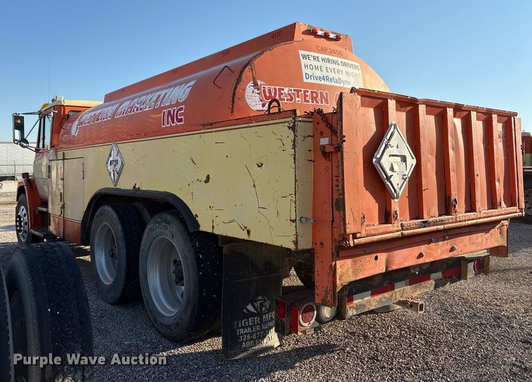 image for item EA7576 2004 Freightliner Business Class M2 fuel truck