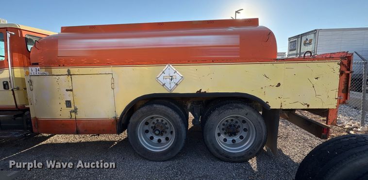 image for item EA7576 2004 Freightliner Business Class M2 fuel truck