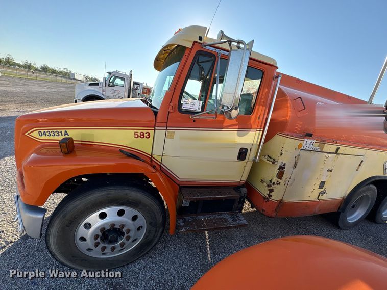 image for item EA7576 2004 Freightliner Business Class M2 fuel truck