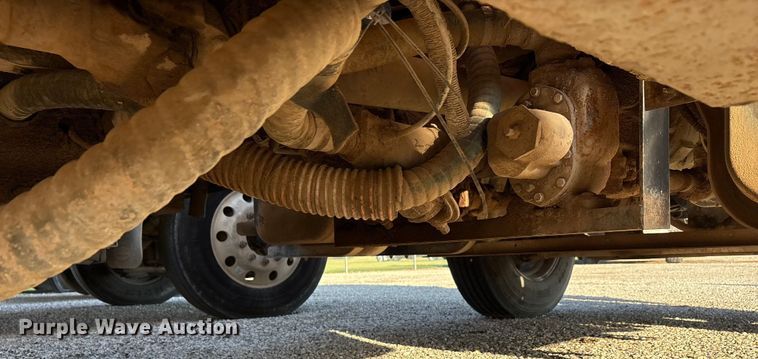 image for item EA7576 2004 Freightliner Business Class M2 fuel truck