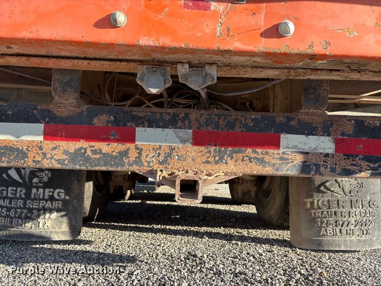 image for item EA7576 2004 Freightliner Business Class M2 fuel truck