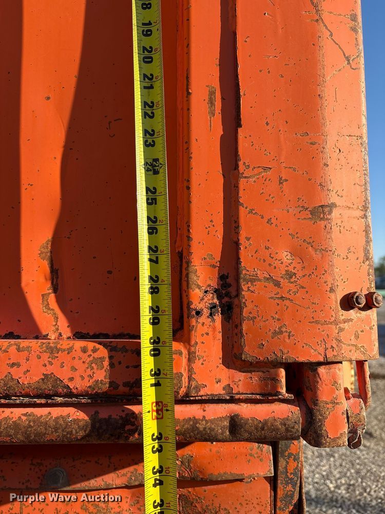 image for item EA7576 2004 Freightliner Business Class M2 fuel truck