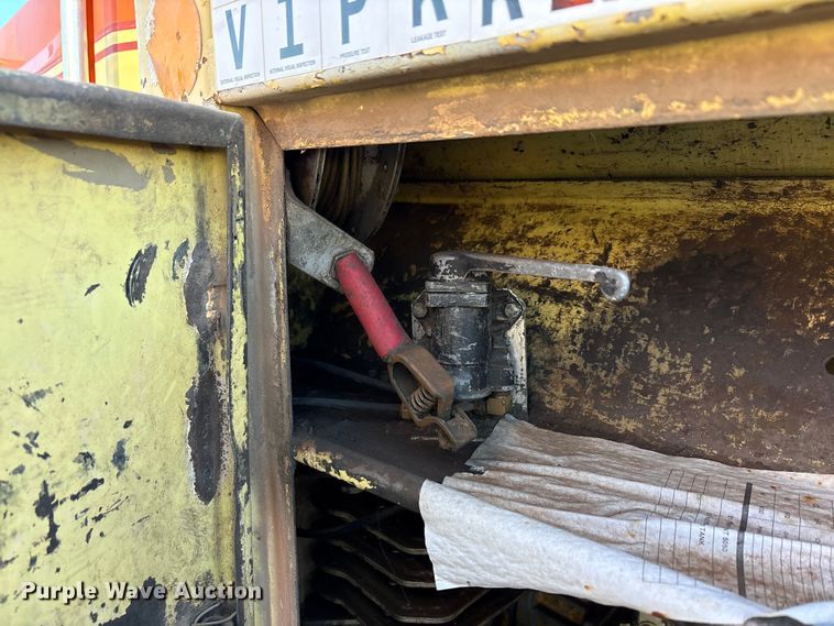 image for item EA7576 2004 Freightliner Business Class M2 fuel truck