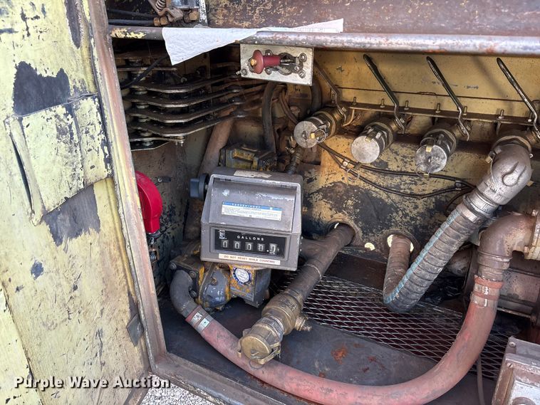 image for item EA7576 2004 Freightliner Business Class M2 fuel truck