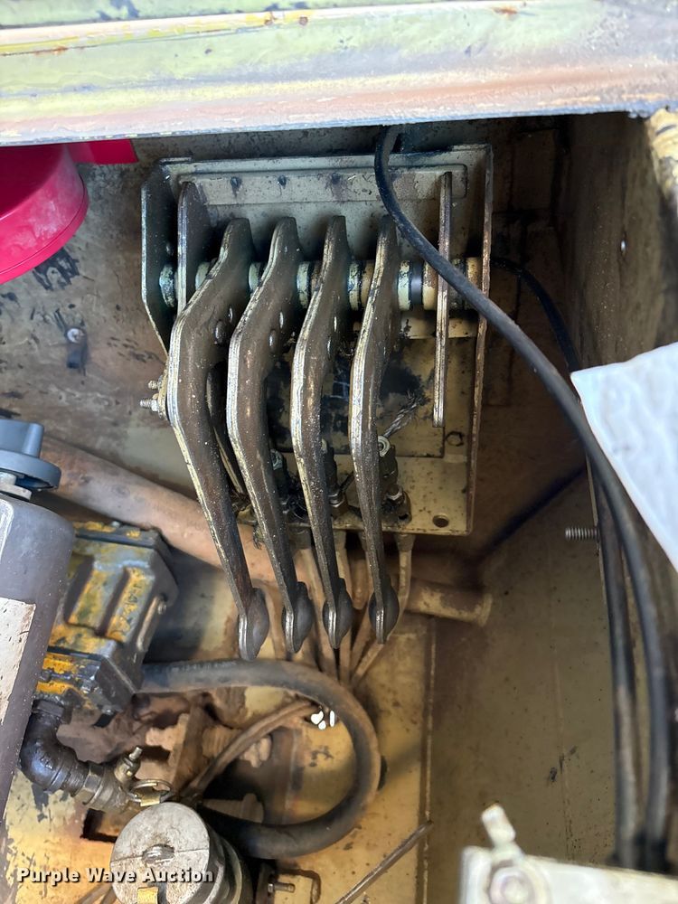 image for item EA7576 2004 Freightliner Business Class M2 fuel truck