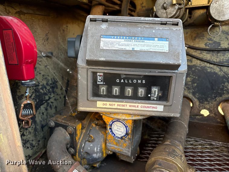 image for item EA7576 2004 Freightliner Business Class M2 fuel truck