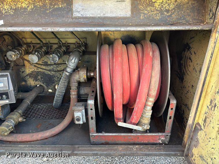 image for item EA7576 2004 Freightliner Business Class M2 fuel truck