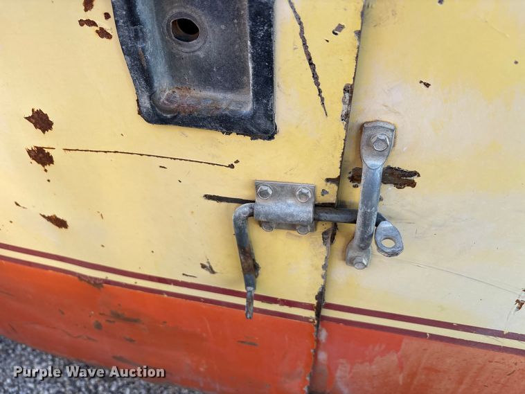 image for item EA7576 2004 Freightliner Business Class M2 fuel truck