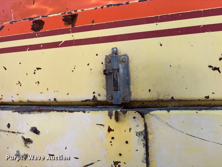 image for item EA7576 2004 Freightliner Business Class M2 fuel truck