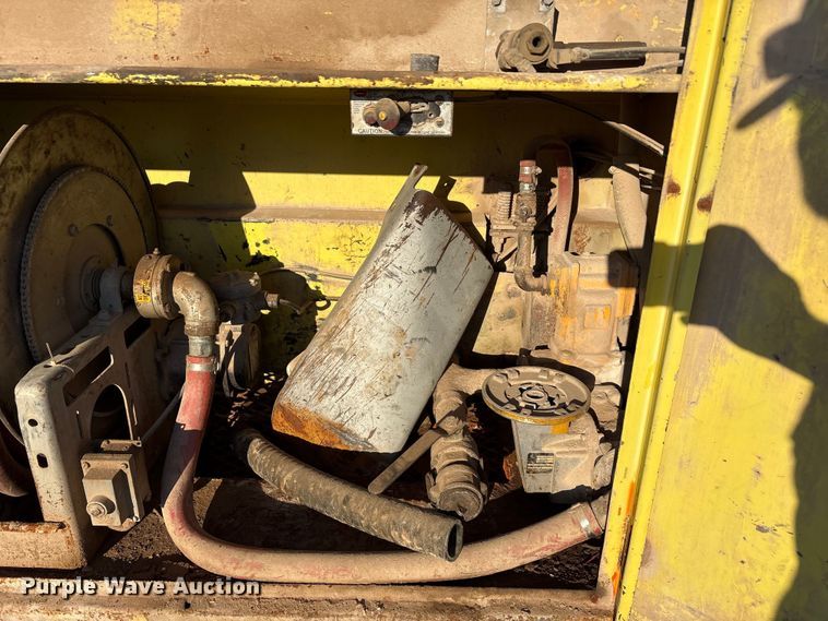 image for item EA7576 2004 Freightliner Business Class M2 fuel truck