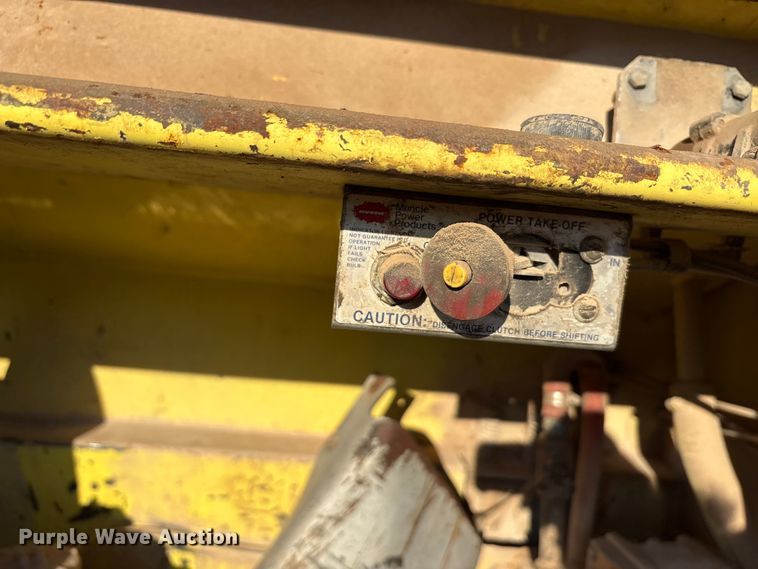 image for item EA7576 2004 Freightliner Business Class M2 fuel truck