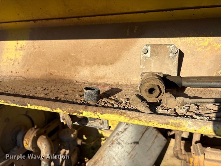 image for item EA7576 2004 Freightliner Business Class M2 fuel truck