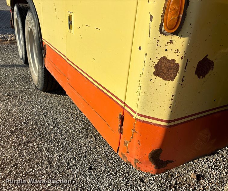 image for item EA7576 2004 Freightliner Business Class M2 fuel truck